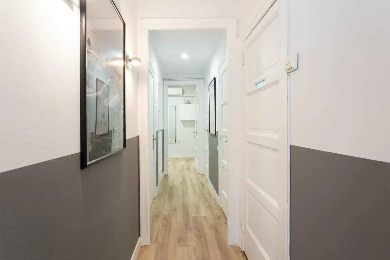 Stylish 3 Bedroom Apartment 바르셀로나